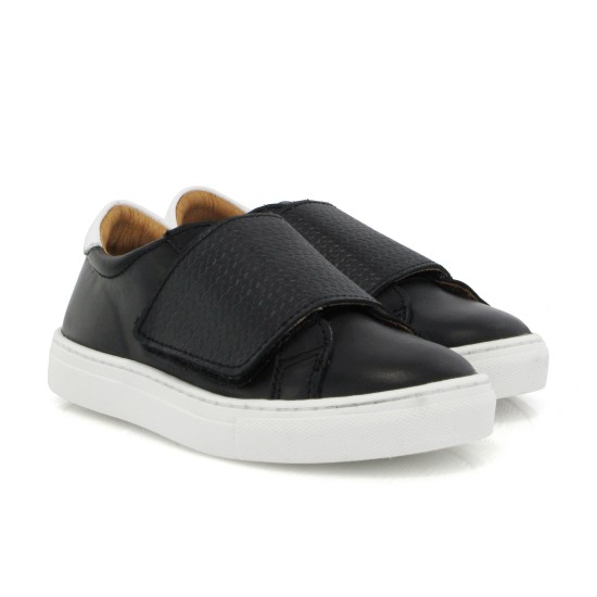 Sneaker with large strap